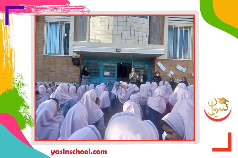 حضور پدربزرگ عزیز به مناسبت روز سالمند و خاطره گویی برای دانش آموزان