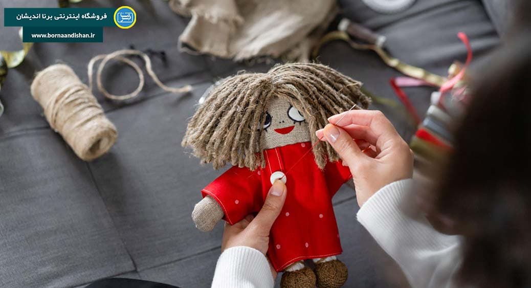 تکمیل عروسک کار با نمد